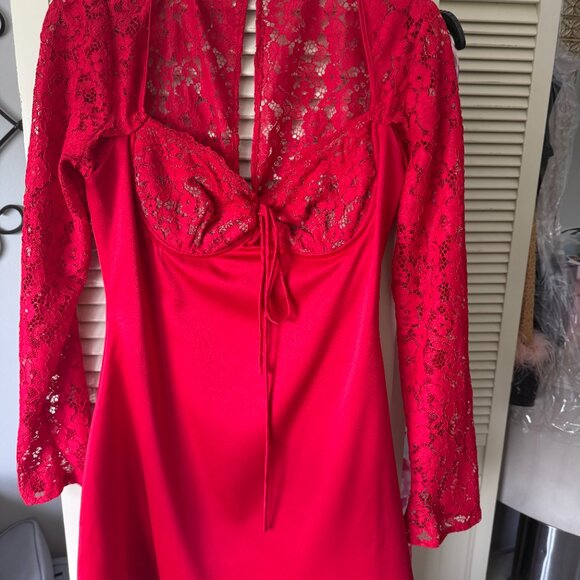 HOUSE OF CB - red rose satin and lace mini dress - Picture 2 of 4